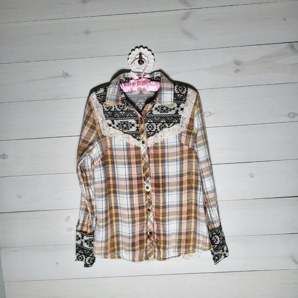 gimmicks by BKE  100% cotton Western Boho Aztec lace trim button down shirt. - Picture 1 of 7